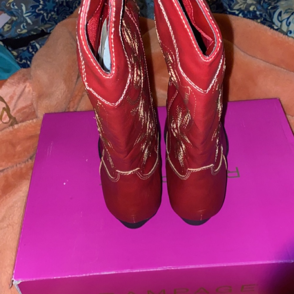 Boots - Picture 3 of 4